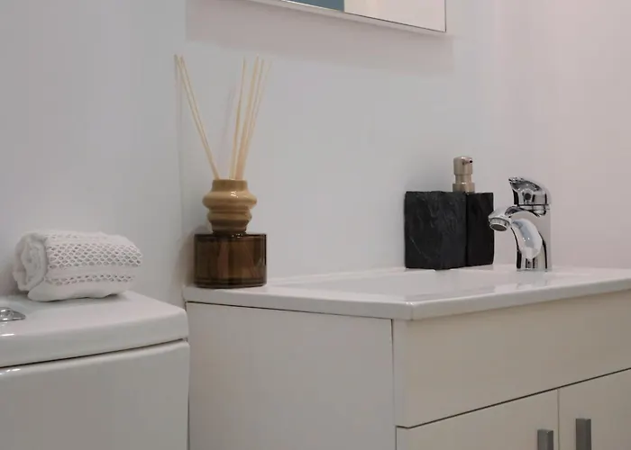 Lejlighed Downtown Premiu In Center Of 3br With Ac *